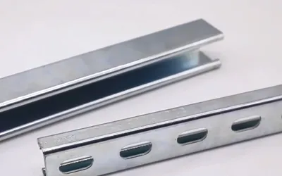 Wideo z kanału Strut back-to-Back