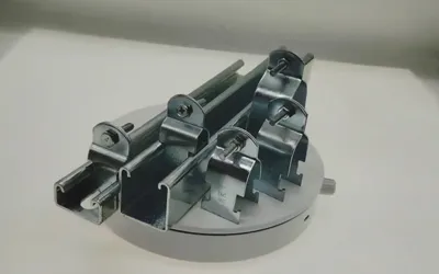 Sztywny zacisk przewodu wideo